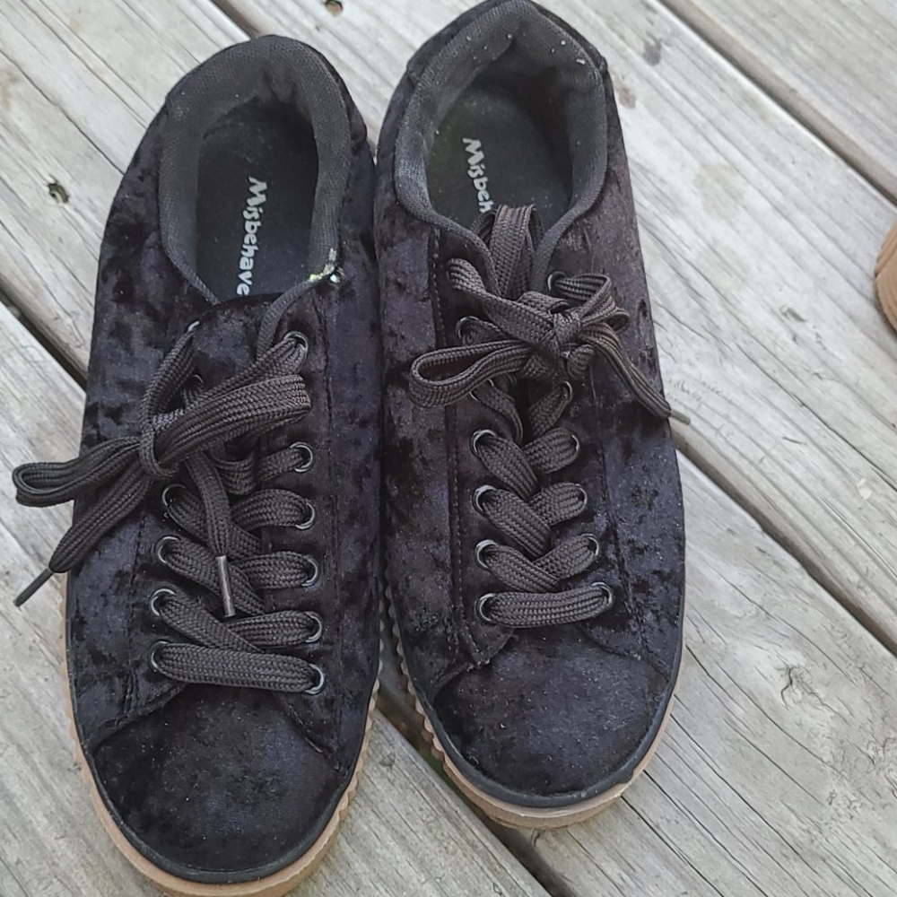 Shoes - Picture 2 of 4